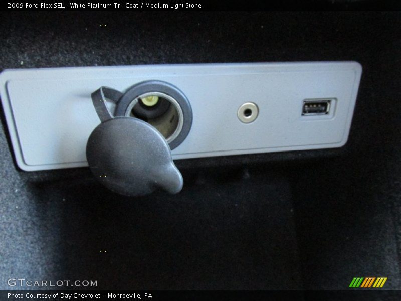 White Platinum Tri-Coat / Medium Light Stone 2009 Ford Flex SEL