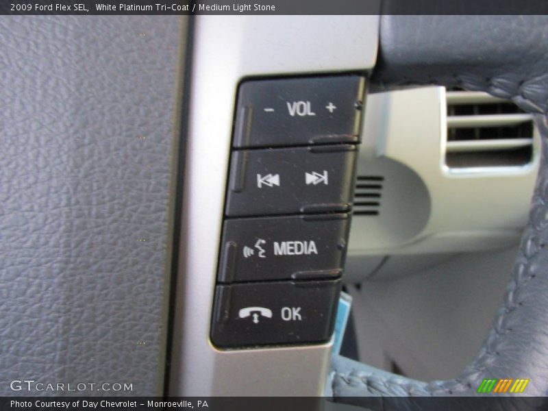White Platinum Tri-Coat / Medium Light Stone 2009 Ford Flex SEL