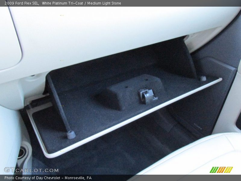 White Platinum Tri-Coat / Medium Light Stone 2009 Ford Flex SEL