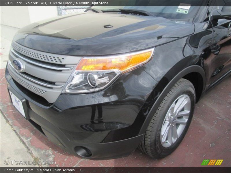 Tuxedo Black / Medium Light Stone 2015 Ford Explorer FWD