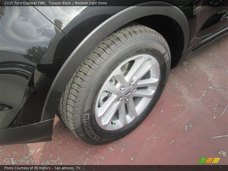 Tuxedo Black / Medium Light Stone 2015 Ford Explorer FWD