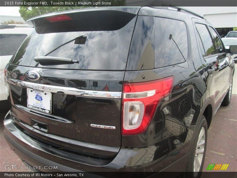 Tuxedo Black / Medium Light Stone 2015 Ford Explorer FWD