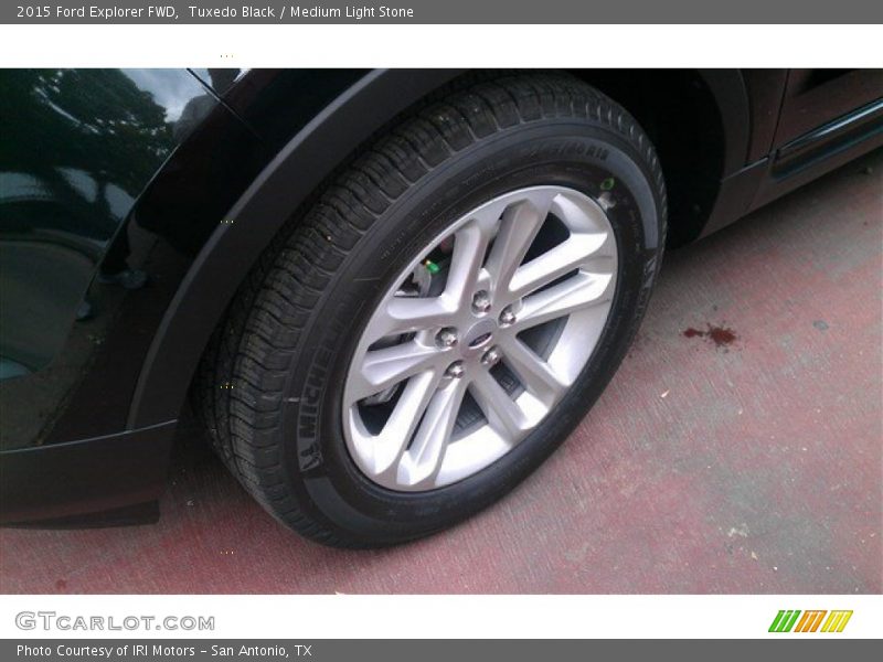 Tuxedo Black / Medium Light Stone 2015 Ford Explorer FWD