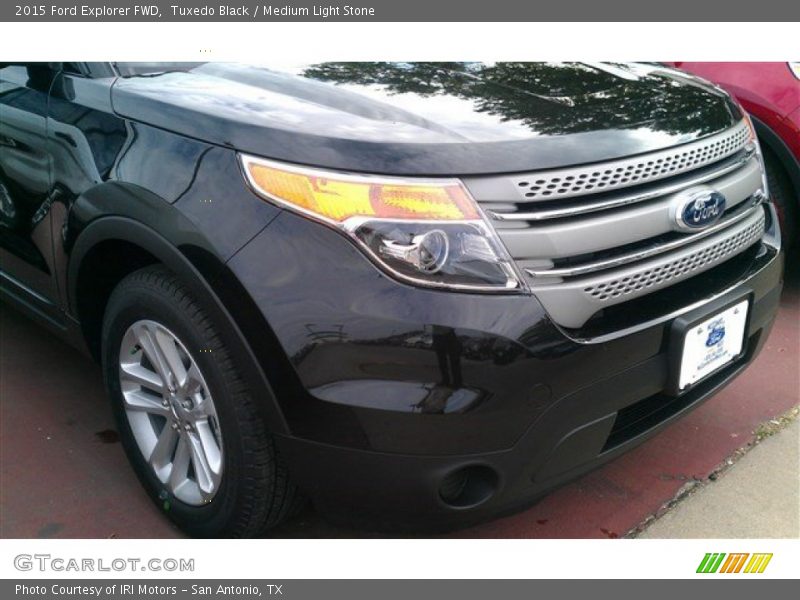 Tuxedo Black / Medium Light Stone 2015 Ford Explorer FWD
