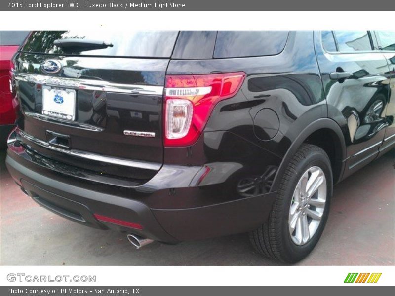 Tuxedo Black / Medium Light Stone 2015 Ford Explorer FWD