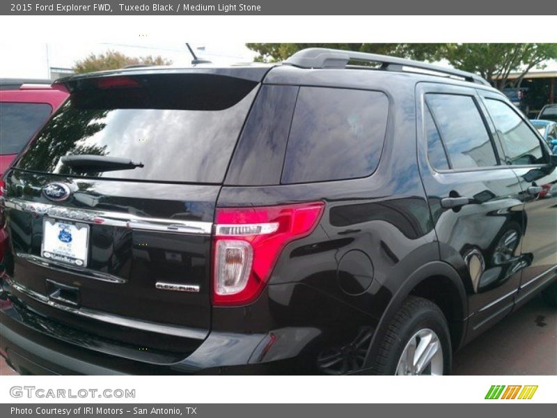 Tuxedo Black / Medium Light Stone 2015 Ford Explorer FWD