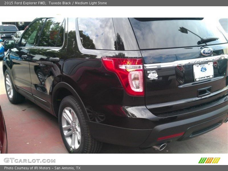 Tuxedo Black / Medium Light Stone 2015 Ford Explorer FWD