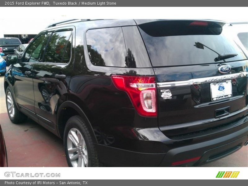 Tuxedo Black / Medium Light Stone 2015 Ford Explorer FWD