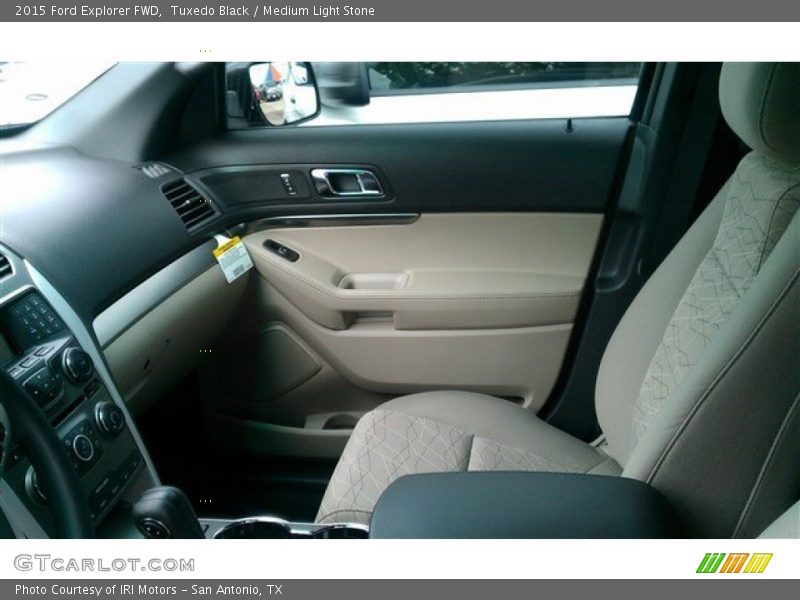 Tuxedo Black / Medium Light Stone 2015 Ford Explorer FWD