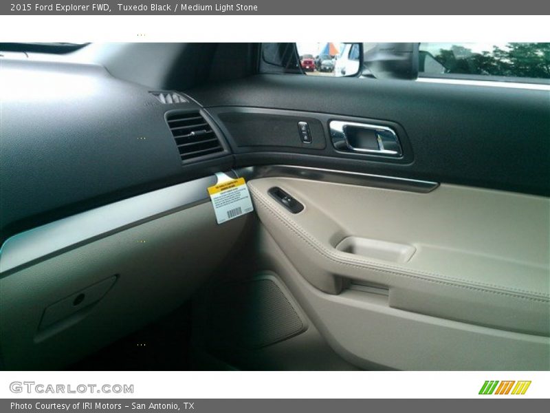 Tuxedo Black / Medium Light Stone 2015 Ford Explorer FWD