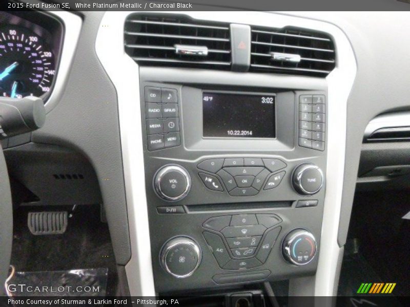 White Platinum Metallic / Charcoal Black 2015 Ford Fusion SE