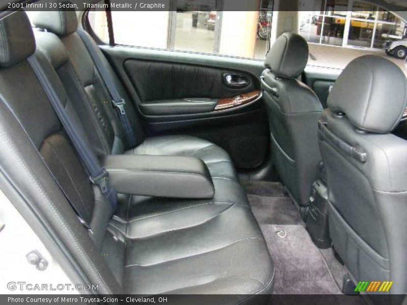 Titanium Metallic / Graphite 2001 Infiniti I 30 Sedan