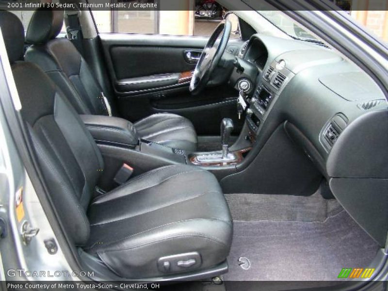 Titanium Metallic / Graphite 2001 Infiniti I 30 Sedan