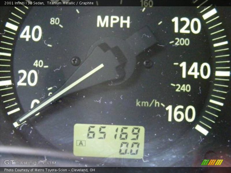 Titanium Metallic / Graphite 2001 Infiniti I 30 Sedan