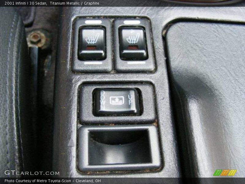Titanium Metallic / Graphite 2001 Infiniti I 30 Sedan