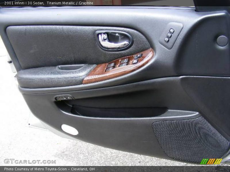 Titanium Metallic / Graphite 2001 Infiniti I 30 Sedan