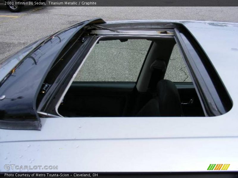 Titanium Metallic / Graphite 2001 Infiniti I 30 Sedan