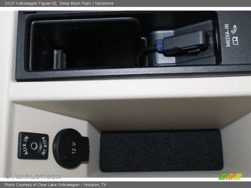 Deep Black Pearl / Sandstone 2015 Volkswagen Tiguan SE