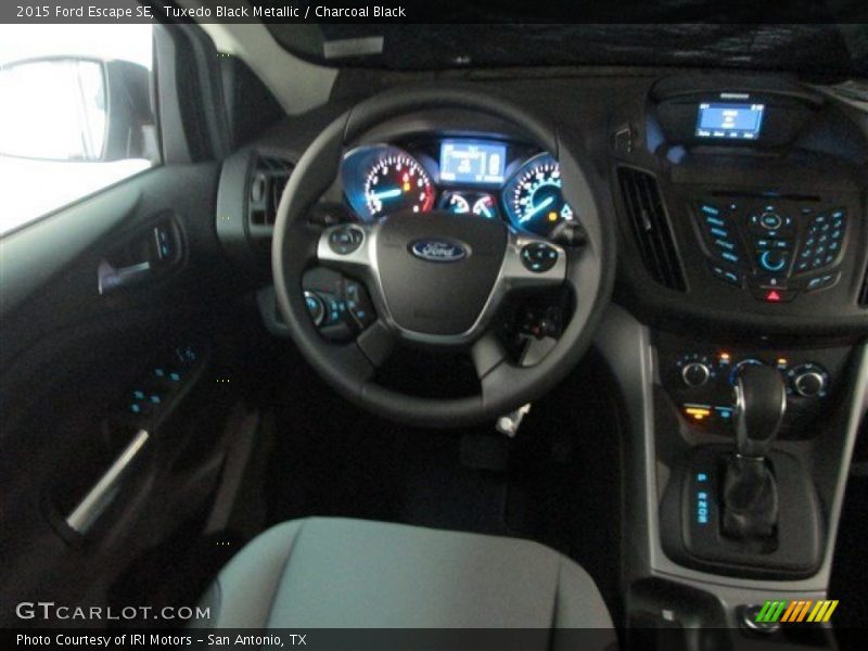 Tuxedo Black Metallic / Charcoal Black 2015 Ford Escape SE