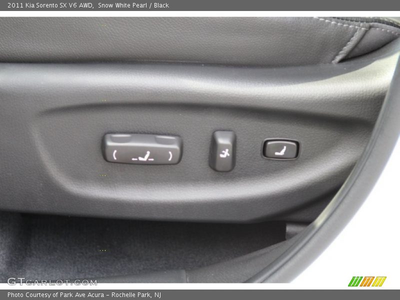 Snow White Pearl / Black 2011 Kia Sorento SX V6 AWD