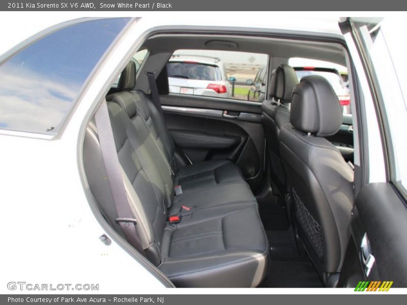 Snow White Pearl / Black 2011 Kia Sorento SX V6 AWD