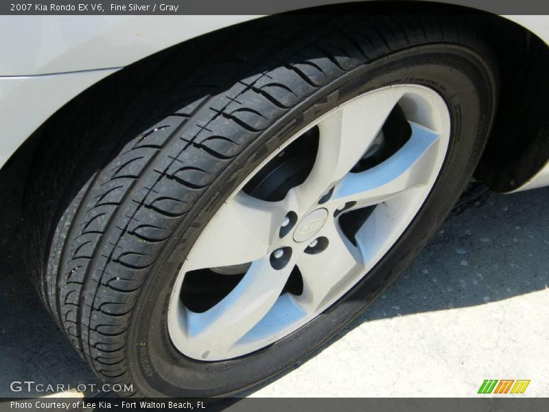 Fine Silver / Gray 2007 Kia Rondo EX V6