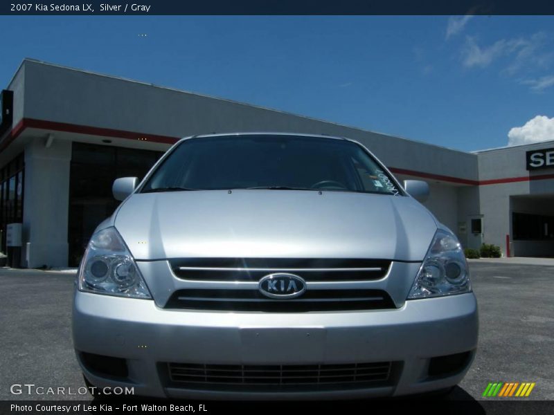 Silver / Gray 2007 Kia Sedona LX
