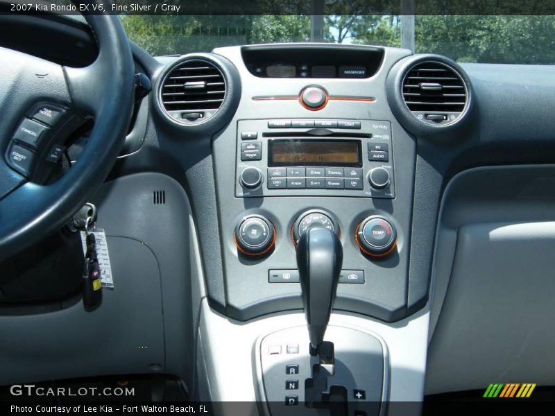Fine Silver / Gray 2007 Kia Rondo EX V6