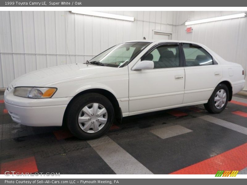 Super White / Oak 1999 Toyota Camry LE