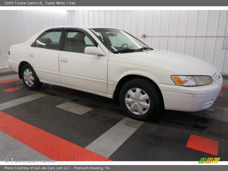 Super White / Oak 1999 Toyota Camry LE