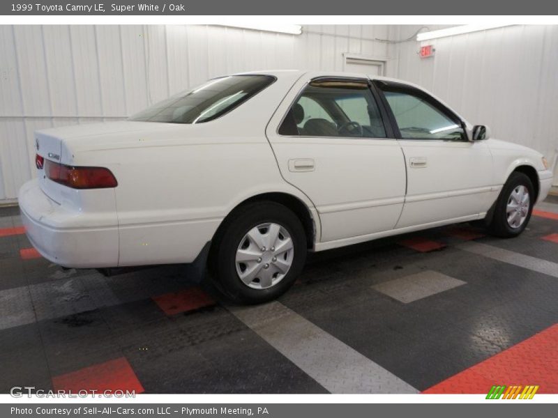 Super White / Oak 1999 Toyota Camry LE