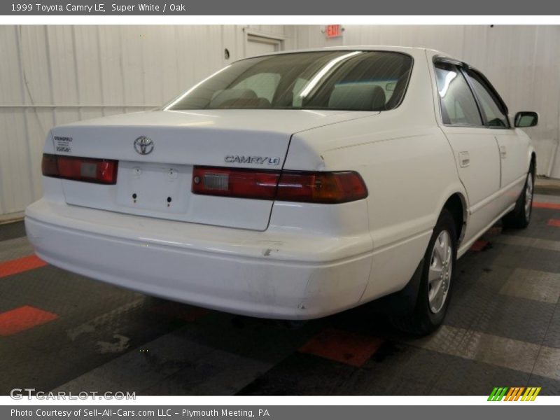 Super White / Oak 1999 Toyota Camry LE