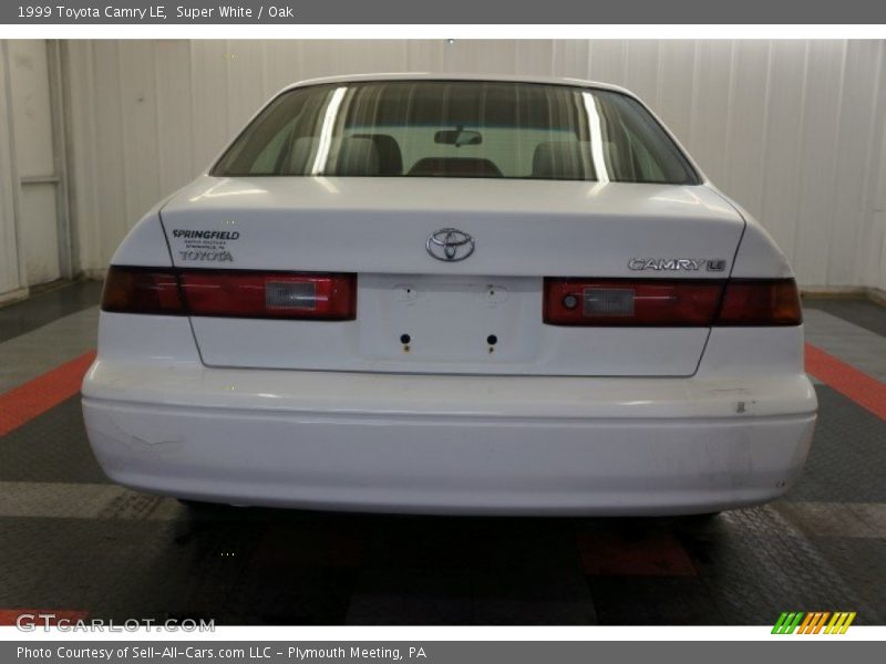 Super White / Oak 1999 Toyota Camry LE
