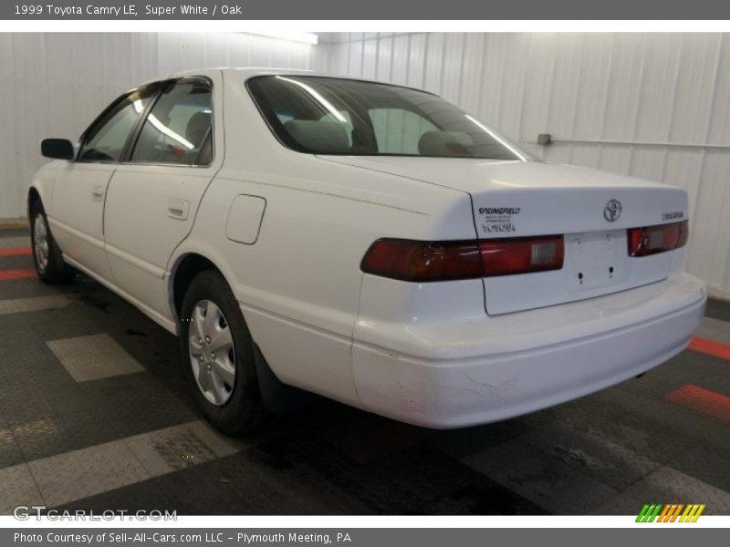 Super White / Oak 1999 Toyota Camry LE