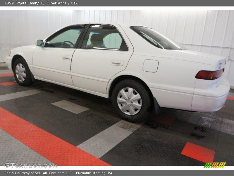 Super White / Oak 1999 Toyota Camry LE