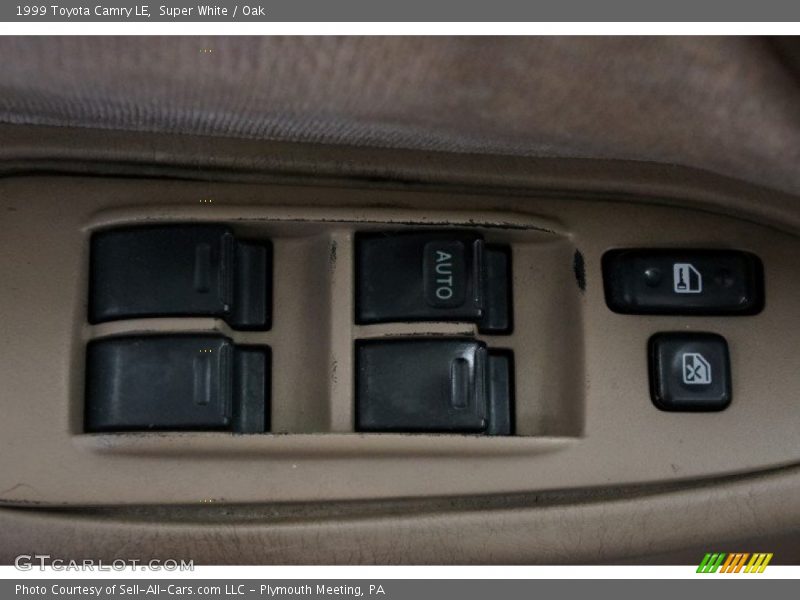 Super White / Oak 1999 Toyota Camry LE