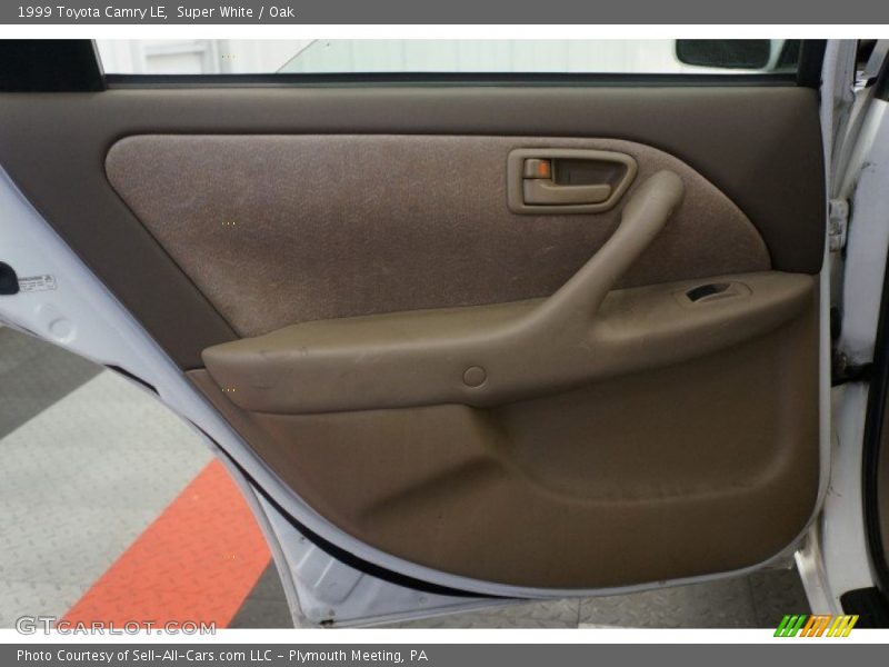 Super White / Oak 1999 Toyota Camry LE