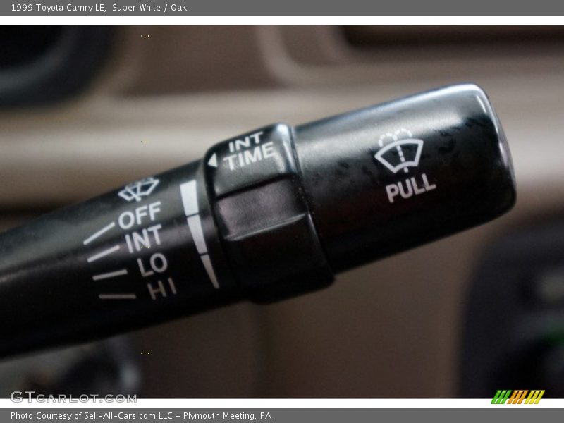 Super White / Oak 1999 Toyota Camry LE