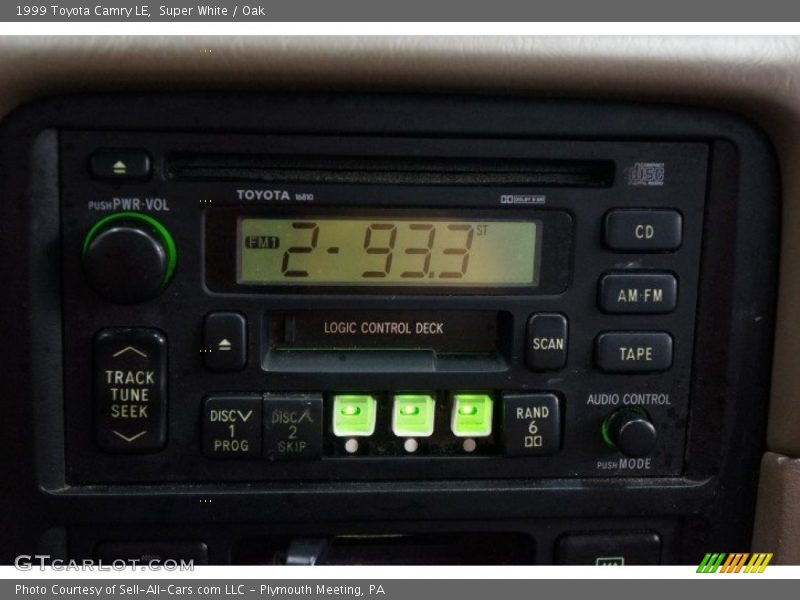 Super White / Oak 1999 Toyota Camry LE