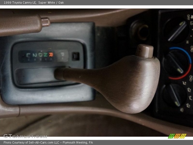 Super White / Oak 1999 Toyota Camry LE