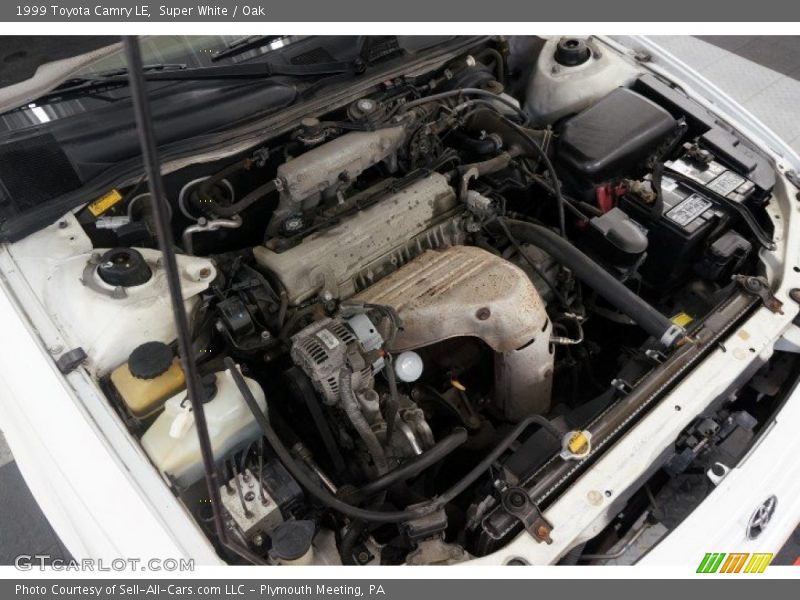 Super White / Oak 1999 Toyota Camry LE