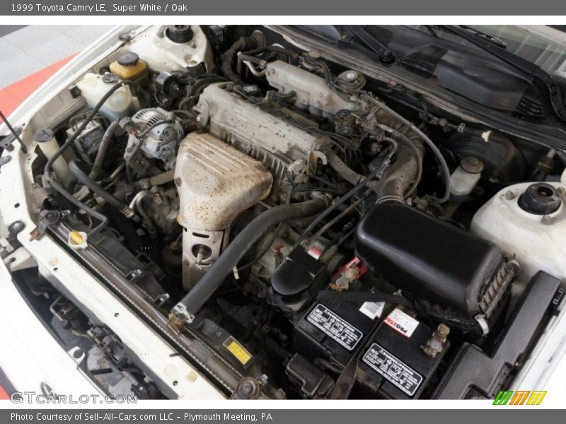 Super White / Oak 1999 Toyota Camry LE