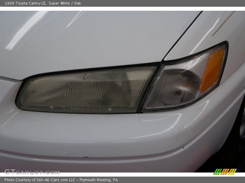 Super White / Oak 1999 Toyota Camry LE