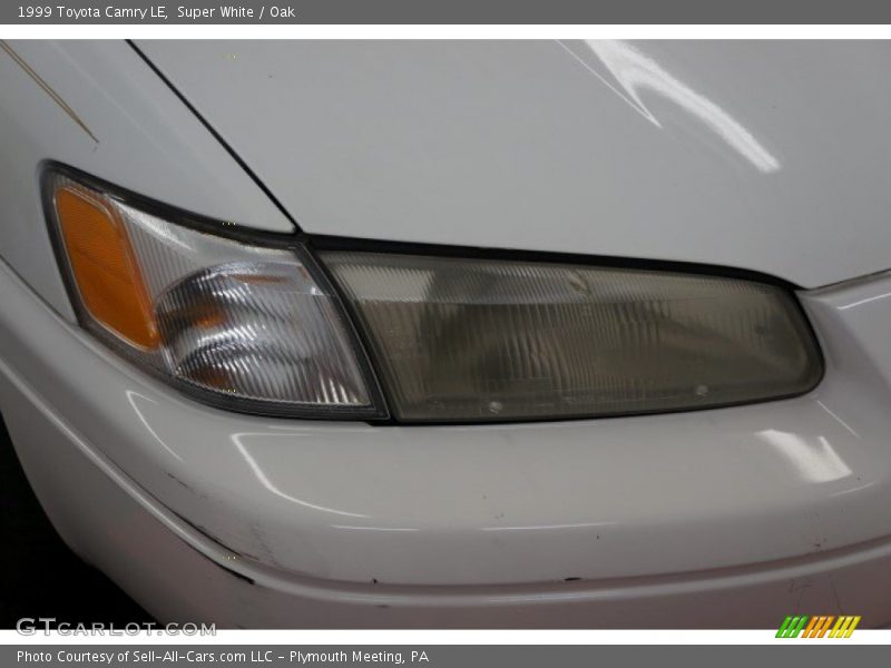 Super White / Oak 1999 Toyota Camry LE