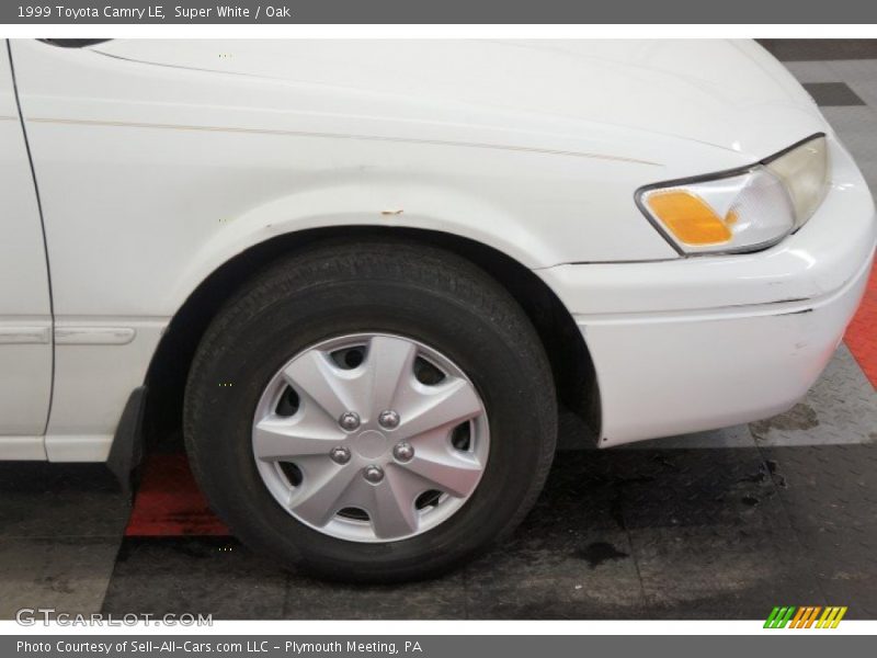 Super White / Oak 1999 Toyota Camry LE