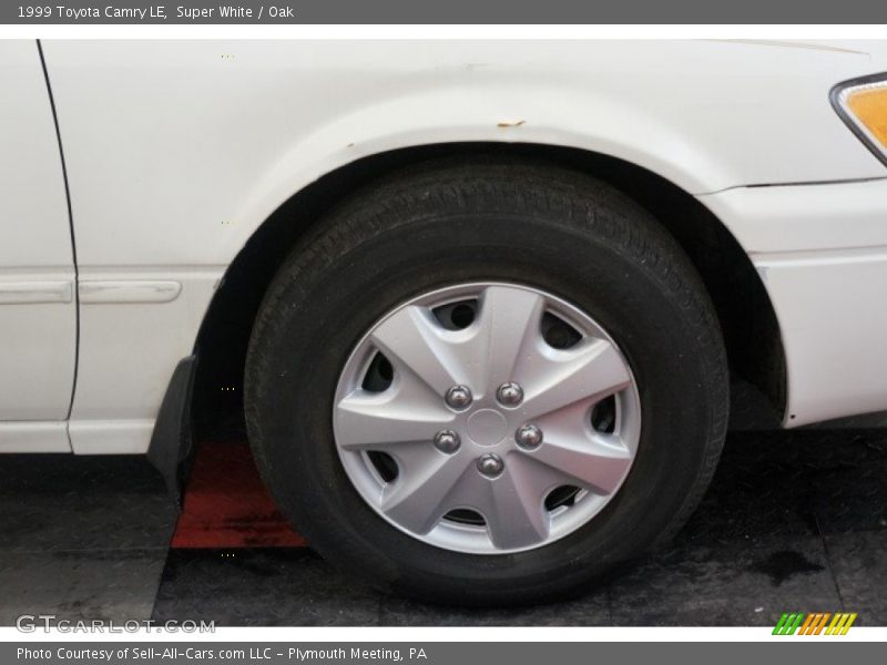 Super White / Oak 1999 Toyota Camry LE