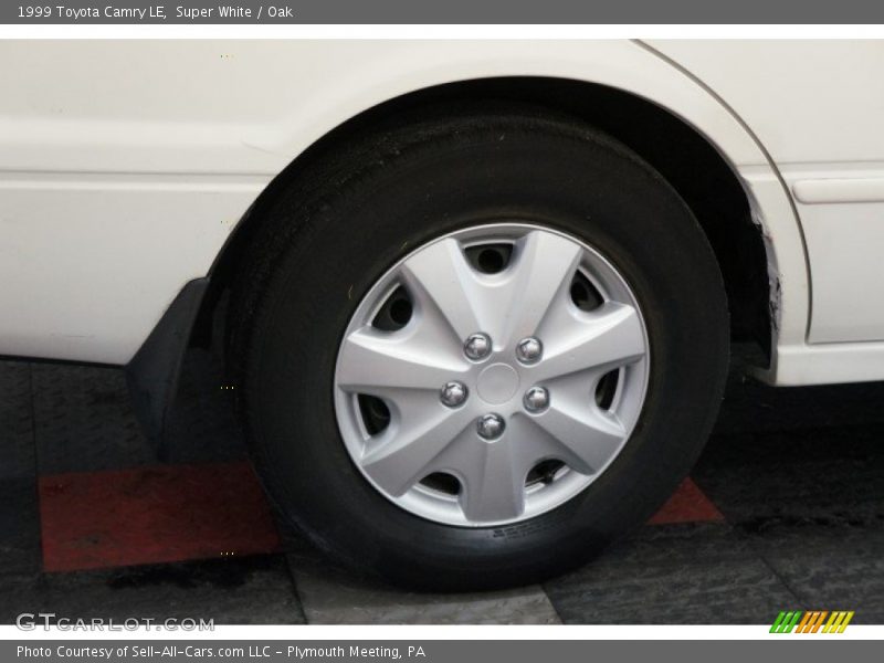 Super White / Oak 1999 Toyota Camry LE