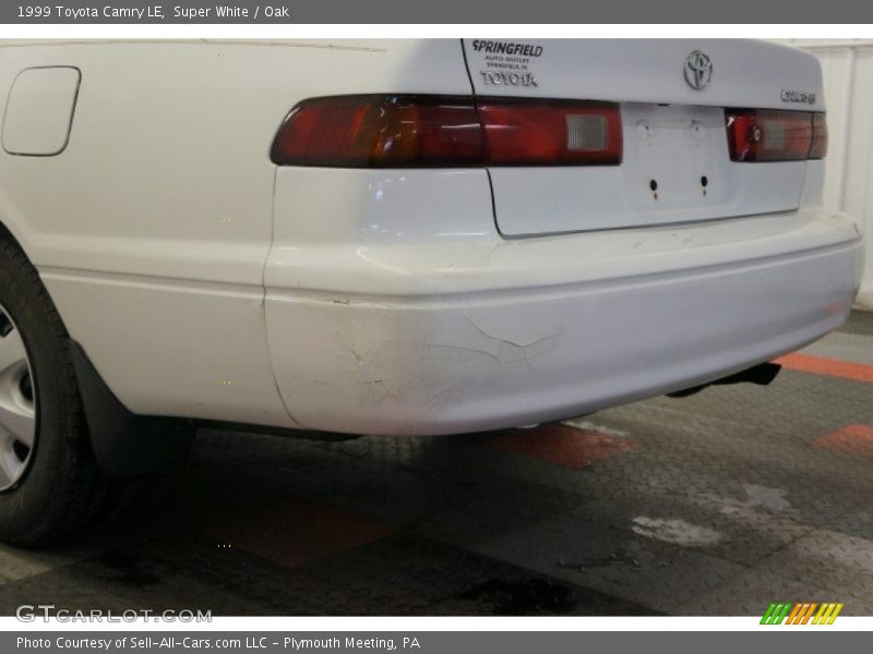 Super White / Oak 1999 Toyota Camry LE