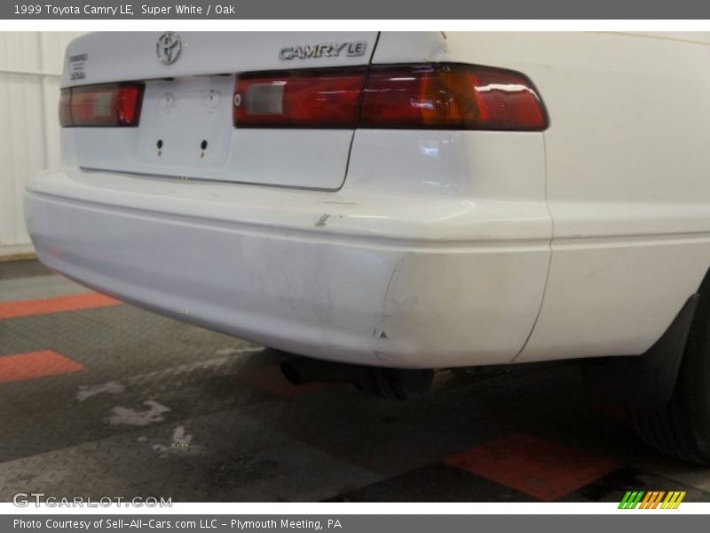 Super White / Oak 1999 Toyota Camry LE