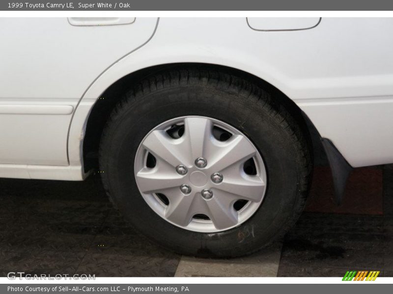 Super White / Oak 1999 Toyota Camry LE